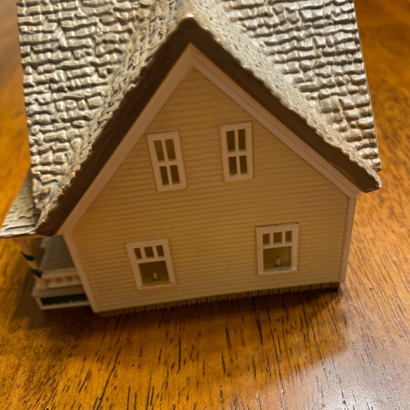 Hallmark | Accents | Sarah Plain And Tall Collection House From 994